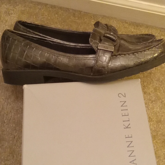 Anne Klein 2 iflex Aklange Pewter Short Heeled Loafer Style w box - Picture 9 of 12